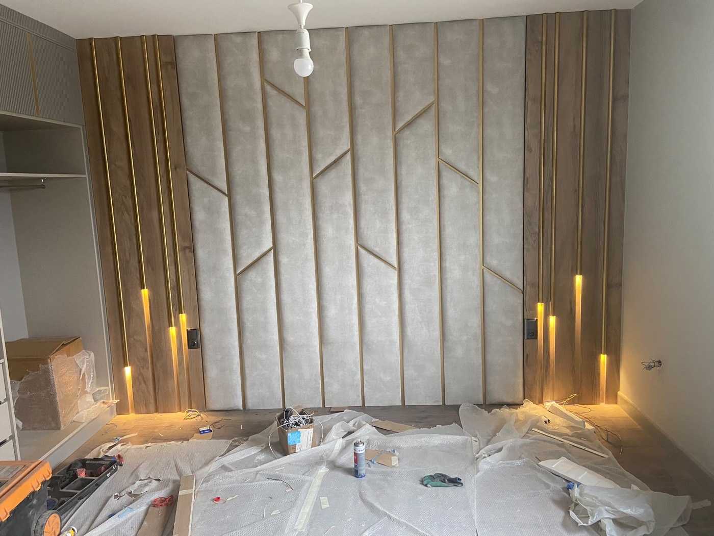 Sakarya yatak odası soft LED duvar paneli ve ahşap yan paneller montajı